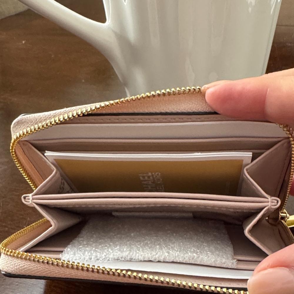 Michael Kors Cream and Tan Logo Wallet - Picture 3 of 4